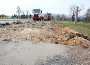 PRENOVA CESTE CERKNICA DOLENJE JEZERO 02 FOTO LJUBO VUKELIČ